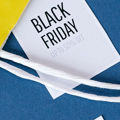 Sacola de compras amarela com etiqueta da Black Friday