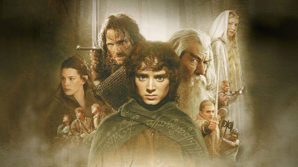 Capa do filme O senhor dos Anéis com Frodo na frente e outros personagens ao fundo 